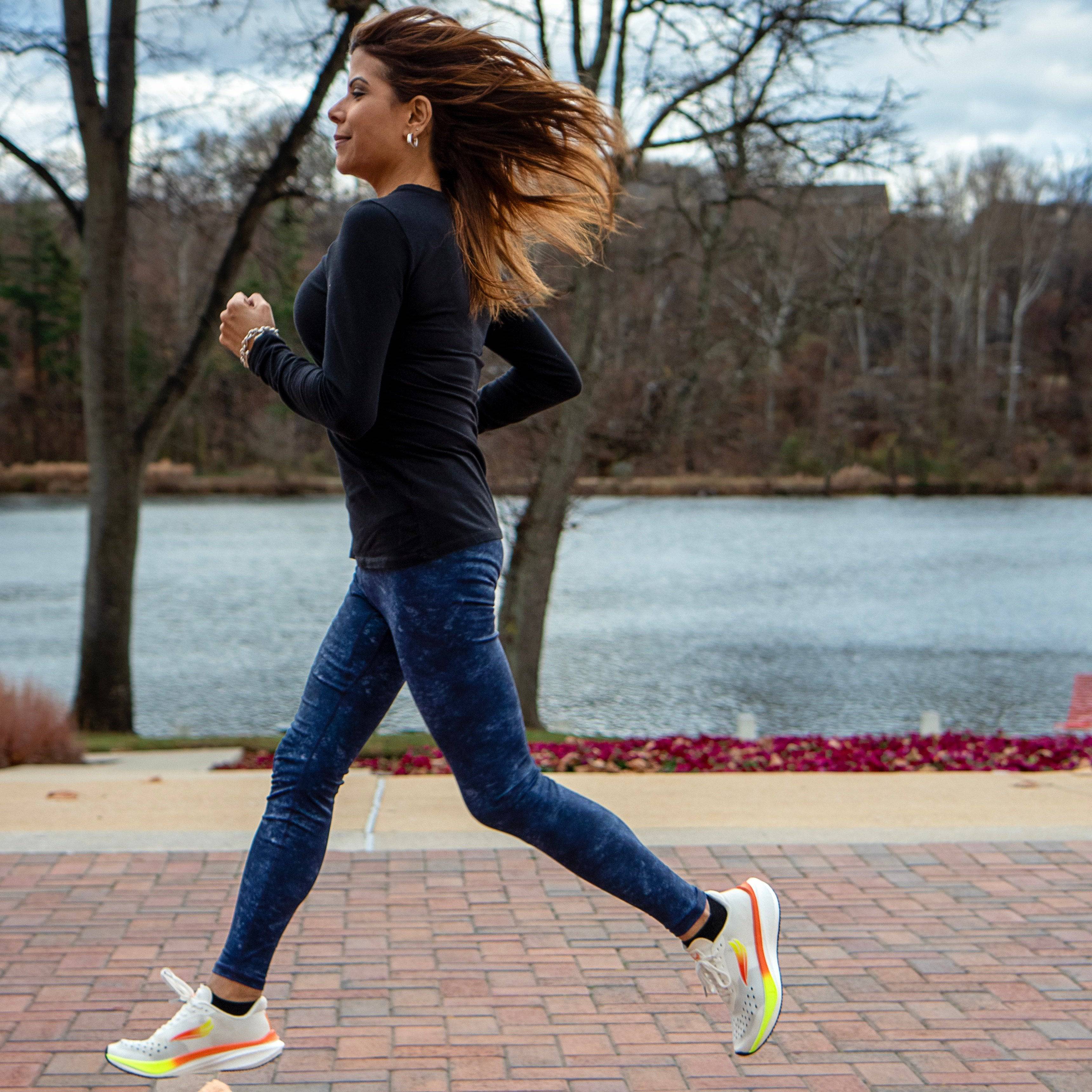 APUS White Women Long-Distance Trainer